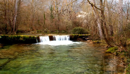 El río Cadagua a su paso por Lezana de Mena