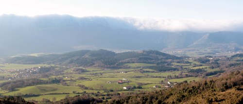 Panorámica de Monte Redondo y La Peña, en el coto de caza del Valle de Mena