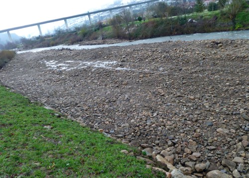 Canalización en el río Los Llares