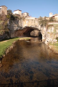 El río Nela a su paso por Puentedey