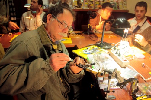 Taller curso de montaje de moscas artificiales del Club de Caza del valle de Mena