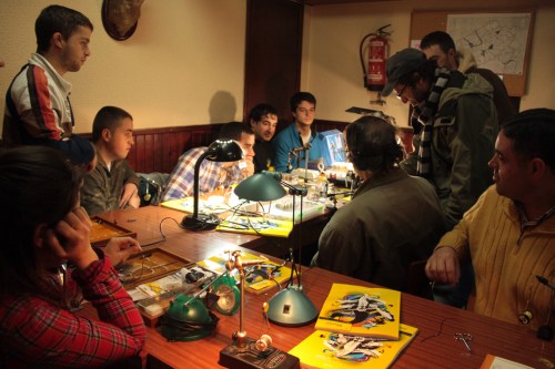 Taller curso de montaje de moscas artificiales del Club de Caza del valle de Mena